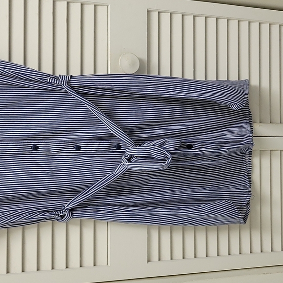 Sleeveless dress - Picture 3 of 5